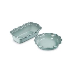 Alternative view of Le Creuset Heritage Pie Dish and Fluted Loaf Pan Set